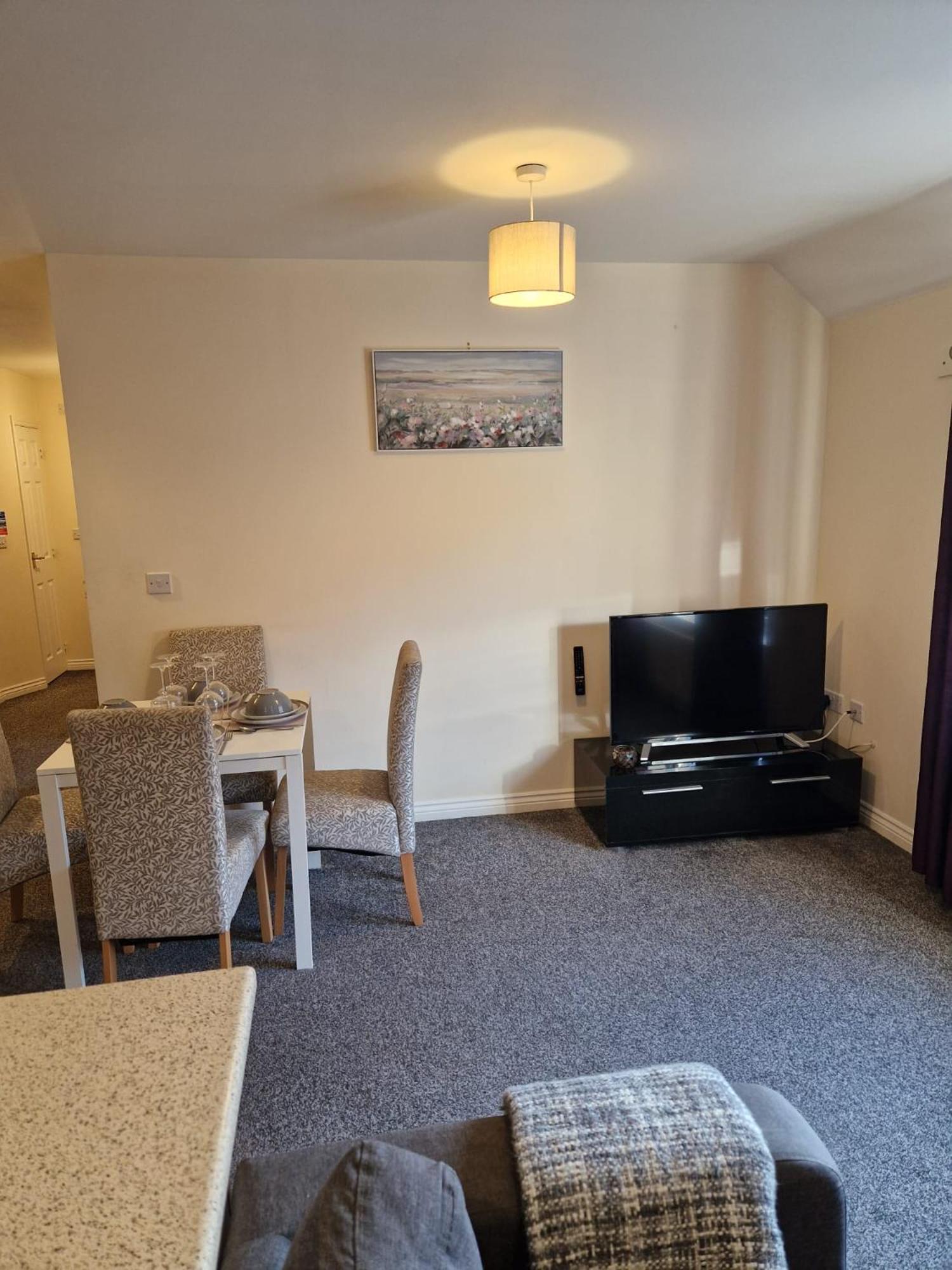 Hereford - Mayflower Coach House, Modern 2 Bedroom Property With Parking, Located South Of Hereford City, Suitable For Small Family, Couple Or Contractors - Sleeps Up To 5 Guests - Hosted By Rentmyhouse Exterior photo