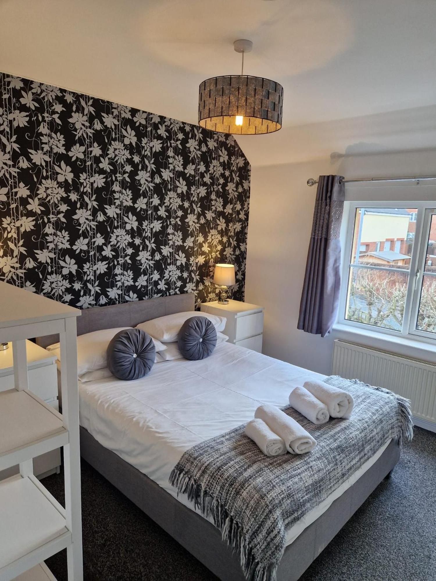 Hereford - Mayflower Coach House, Modern 2 Bedroom Property With Parking, Located South Of Hereford City, Suitable For Small Family, Couple Or Contractors - Sleeps Up To 5 Guests - Hosted By Rentmyhouse Exterior photo
